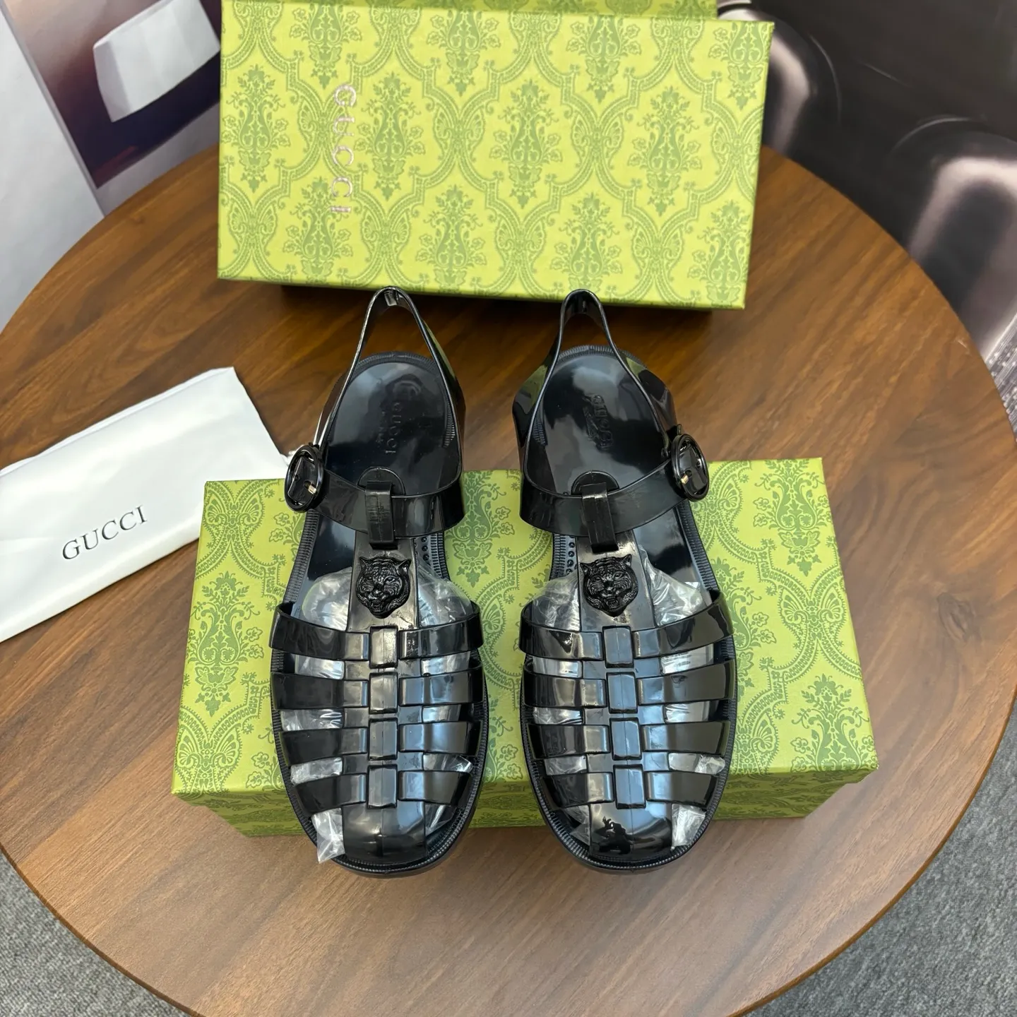 Men's shoes: 260💰[Gucci] sandals, counter quality, top-quality original items, real photos! Original T men's shoes 💰PU material, fine workmanship, comfortable; genuine 1:1 replica Size: 36 ~ 46